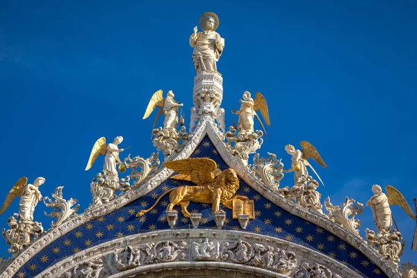 Архитектурные детали базилики Святого Марка в Венеции — стоковое фото
