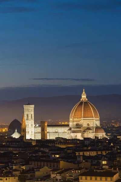 Vista da Catedral de Florença à noite de Piazzale Michelangelo — Fotografia de Stock