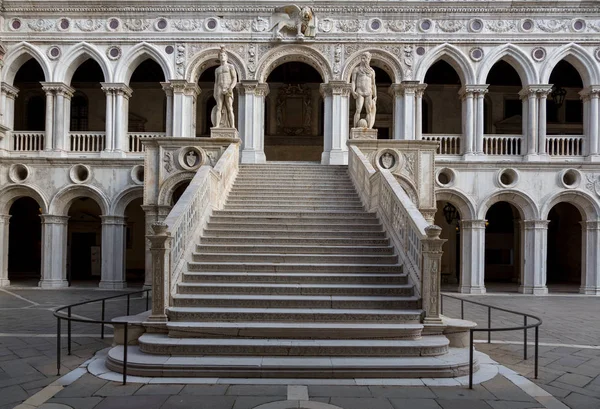 Escadas Gigantes no Palácio do Doge. Veneza. Itália Imagens De Bancos De Imagens