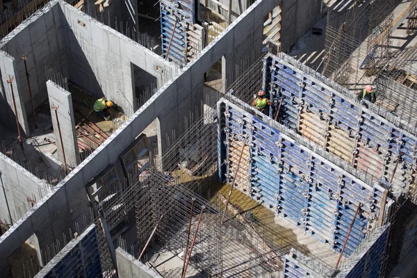 Estructuras de hormigón para la construcción de un edificio residencial — Foto de Stock