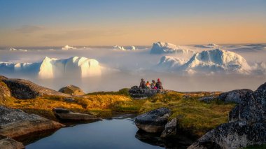 Grönland Ilulissat buzulları okyanusta