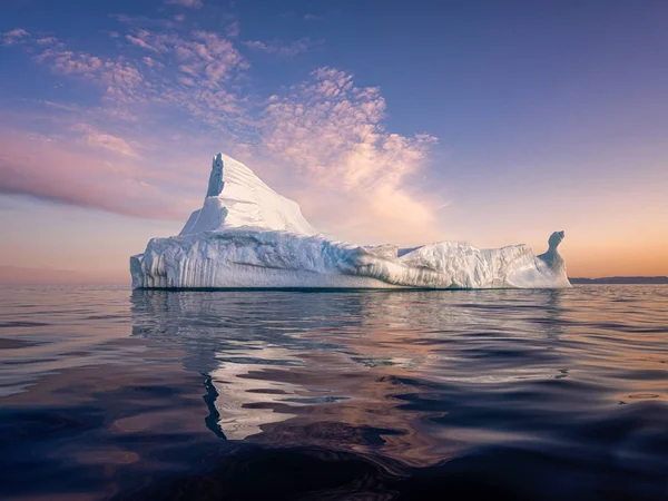 Geleira Ilulissat geleiras no oceano — Fotografia de Stock