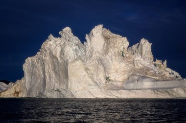 Grönland Ilulissat buzulları okyanusta
