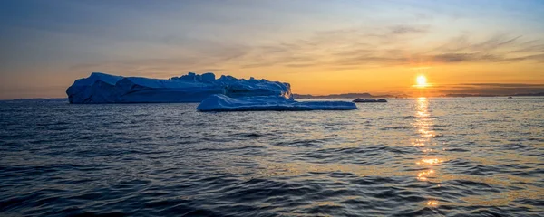 Groenlandia Ilulissat glaciares en el océano —  Fotos de Stock