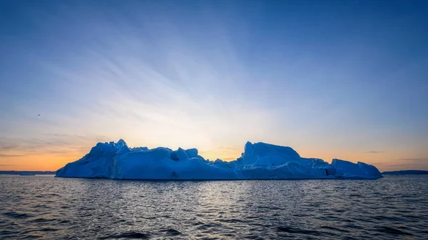 Льодовики Гренландії Ілуліссат в океані — стокове фото