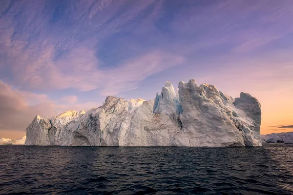 Ghiacciai Ilulissat della Groenlandia all'oceano — Foto Stock