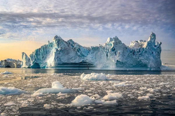 Παγετώνες Ilulissat Γροιλανδίας στον ωκεανό — Φωτογραφία Αρχείου