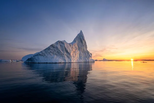 Grönland Ilulissat buzulları okyanusta — Stok fotoğraf