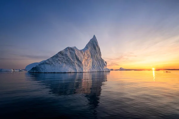 Ghiacciai Ilulissat della Groenlandia all'oceano — Foto Stock