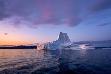 Grönland Ilulissat buzulları okyanusta