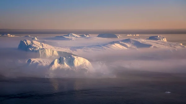Groenland Ilulissat gletsjers aan zee — Stockfoto