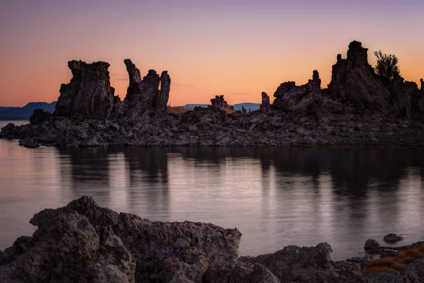 Mono Lake Tufa State Természetes napkelte strand — Stock Fotó