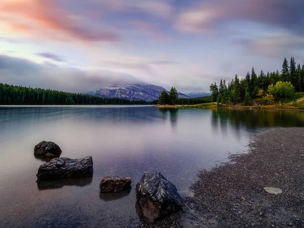 Dos Jack Lake al amanecer por la mañana — Foto de Stock