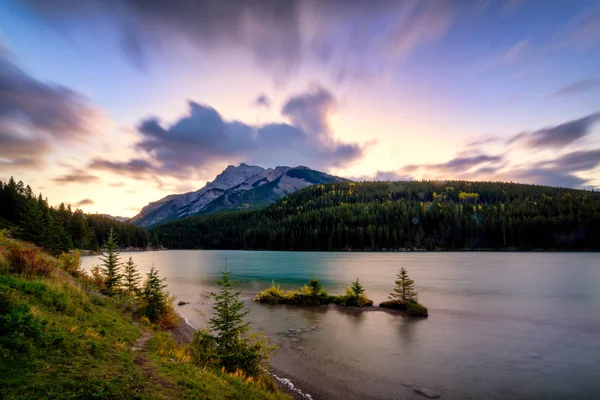 Two Jack Lake in morning sunrise — Stock Photo, Image