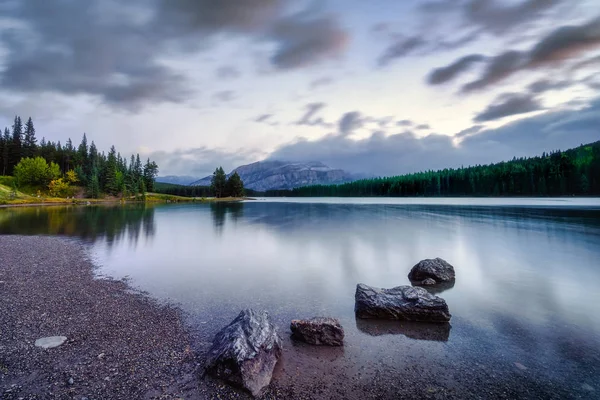 Dos Jack Lake al amanecer por la mañana — Foto de Stock