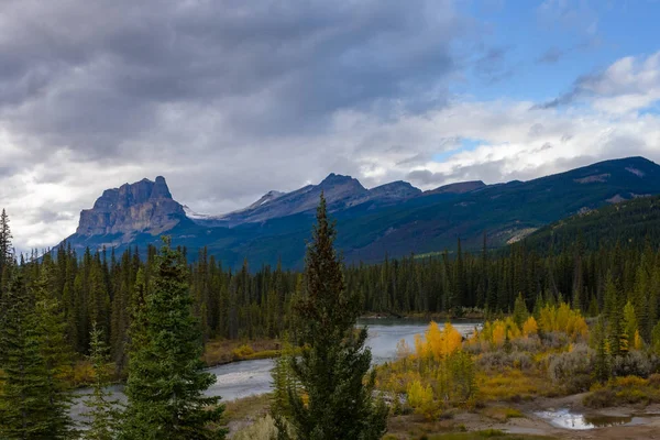 Bow River Banff Εθνικό Πάρκο Αλμπέρτα ανατολή — Φωτογραφία Αρχείου