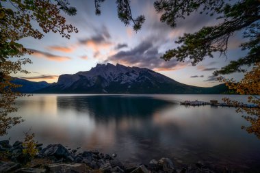Lake Minnewanka Banff, Alberta Kanada travel destination