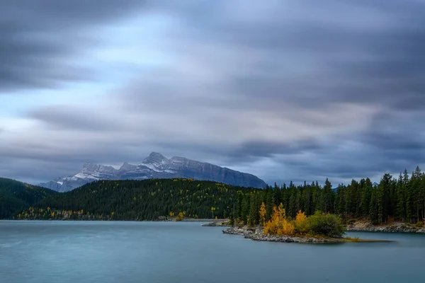 Lake Minnewanka Banff, Alberta Kanada travel destination — Φωτογραφία Αρχείου
