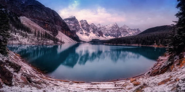 Moraine Lake Banff, Alberta Kanada destino de viaje — Foto de Stock