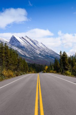 Sonbahar kış dağları Alberta Kanada seyahat noktası