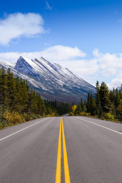 Autumn winter mountains Alberta Kanada travel destination