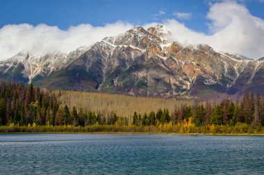 Patricia Lake, Jasper Alberta Kanada Seyahat Merkezi
