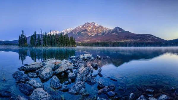 Pyramide Lake, Jasper Alberta Kanada reisbestemming — Stockfoto