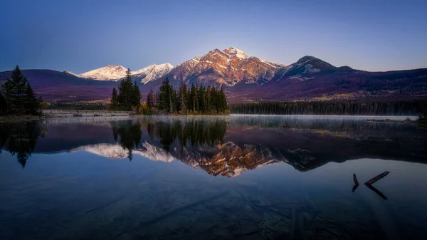 Lago Pirámide, Jasper Alberta Kanada destino de viaje — Foto de Stock