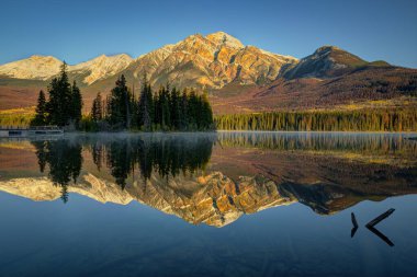 Piramit Gölü, Jasper Alberta Kanada seyahat noktası