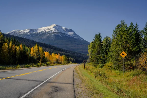 Yellowhead way, Jasper Alberta Kanada, Sleeper Mountain, — Stockfoto