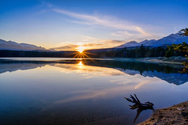 Anette Lake, Jasper Alberta Kanada destino de viaje — Foto de Stock
