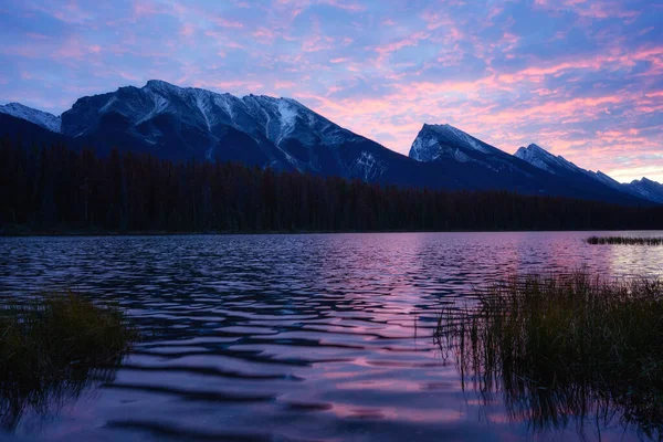 Nászút-tó, Jasper Alberta Kanada utazási cél — Stock Fotó