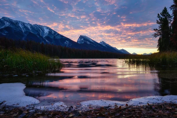 Nászút-tó, Jasper Alberta Kanada utazási cél — Stock Fotó