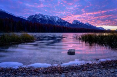 Balayı Gölü, Jasper Alberta Kanada seyahat noktası