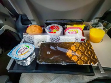 Öğle yemeği, meyve, içecek, kurabiye, tatlı.