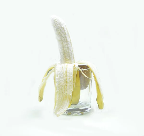Plátano Abierto Acostado Vaso Sobre Fondo Blanco —  Fotos de Stock