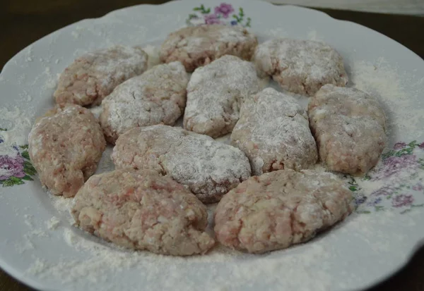 Deliziose Cotolette Carne Macinata Fresca Trovano Piatto — Foto Stock