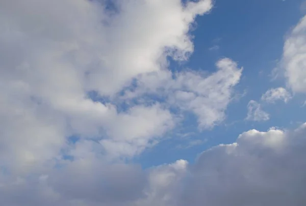Gyönyörű Kép Tiszta Égboltról Felhőkkel — Stock Fotó