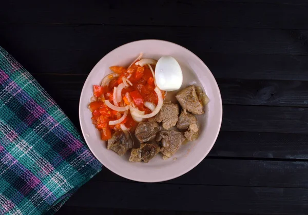 Insalata Carne Con Uovo Stato Bollito Trovano Piatto — Foto Stock