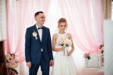 Gelin ve damat düğün gününde