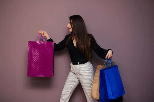 Retrato Morena Feliz Com Sacos Papel Após Compras — Fotografia de Stock