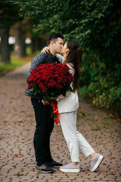 Güzel Çift Erkek Kadın Kız Arkadaş Erkek Arkadaşla Romantik Bir — Stok fotoğraf