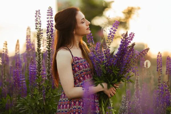 Brunette Flower Field Girl Holds Lupines Purple — Stock Photo, Image
