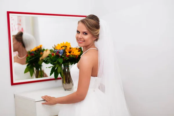 Beautiful Bride Stands Mirror Admiring Herself — Stock Photo, Image