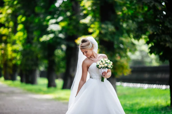 Lovely Blond Summer Wedding Couple Sunny Weather — Stock Photo, Image