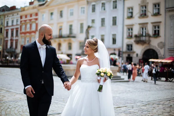 hippi düğünü, güzel bir çift, düğün günü, yaz.