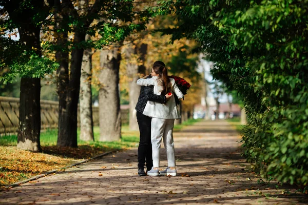 Beautiful Loving Couple Spending Time Together Park Valentine Day Celebration — Stock Photo, Image