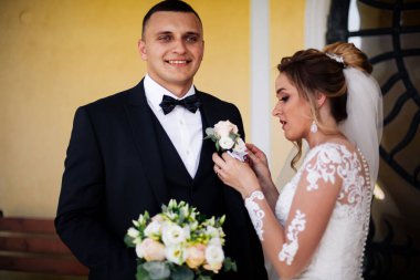 Düğünden sonra mutlu gelin ve damat.