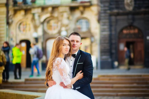 Felice Sposa Sposo Che Celebrano Giorno Del Matrimonio — Foto Stock