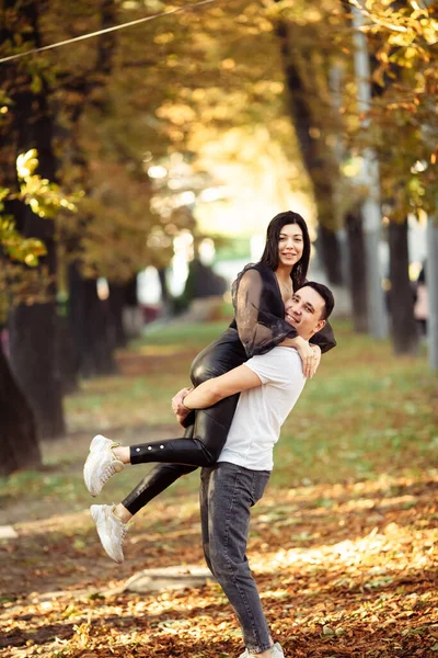 Jong Stel Wandelen Plezier Hebben Het Park Lviv — Stockfoto